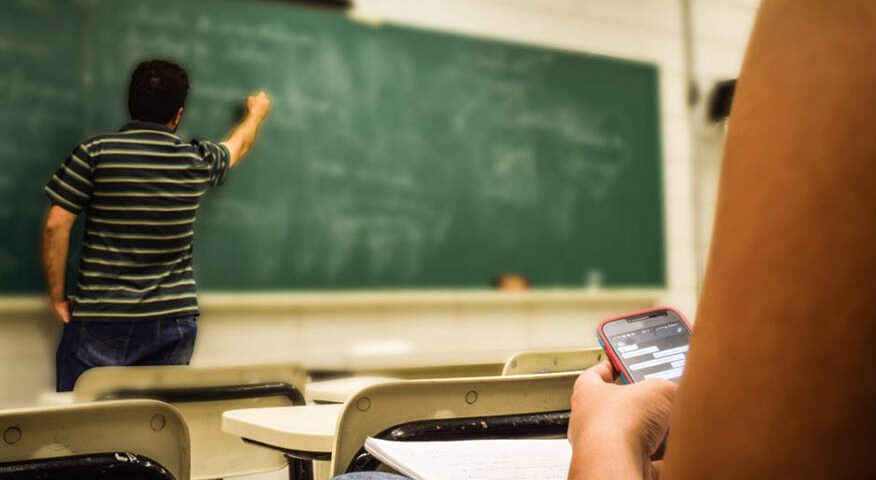 Advantages and disadvantages of projectors in classrooms