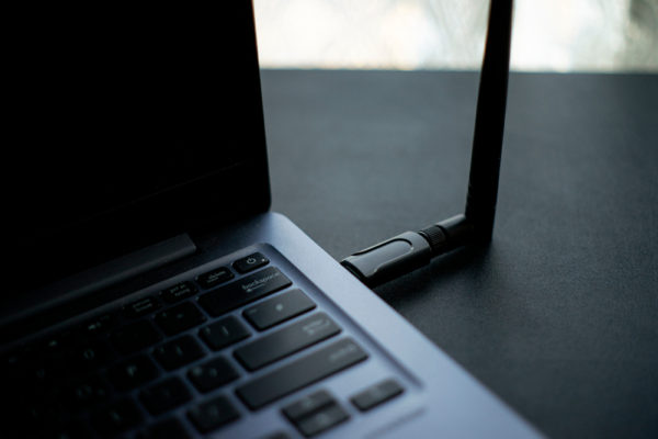How to connect your laptop to projector wirelessly